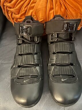 Nike Men’s Black High-Top Strap Sneakers